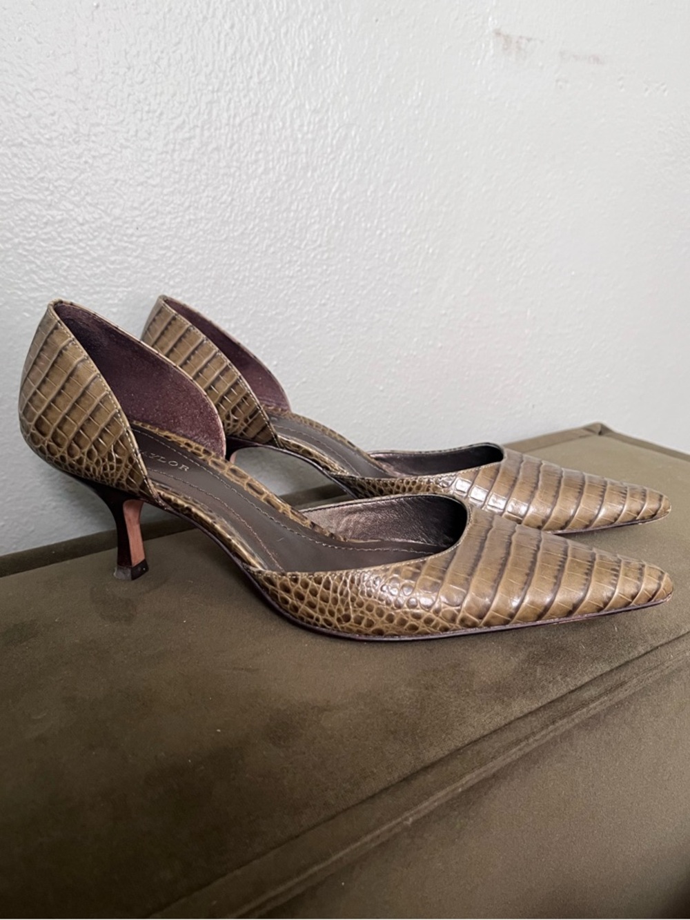 Ann Taylor Brown Croc-Embossed Pointed-Toe Kitten Heels